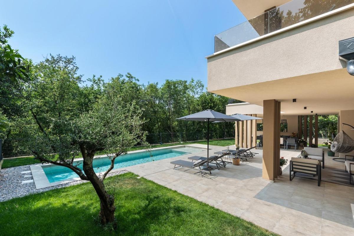 Villa Luxury Forest With Heated Pool In Istria